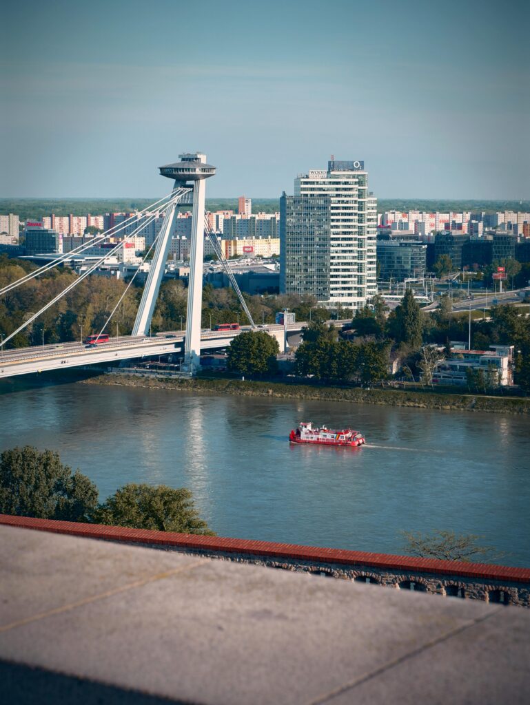 Bratislava - most SNP a UFO