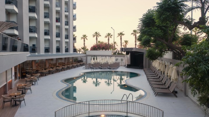 0 hotel 44