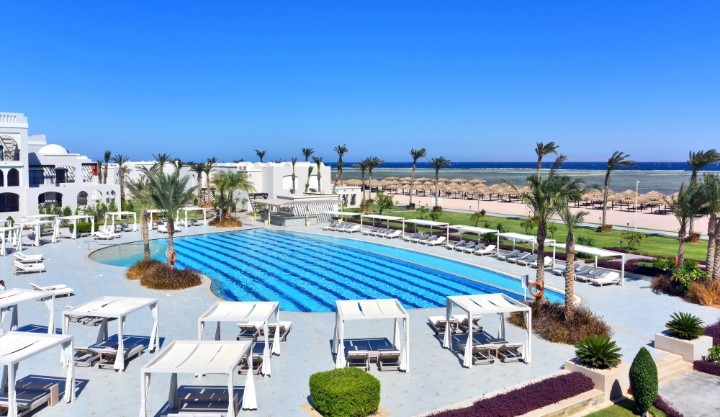 572 shr alcazar adults pool 261217
