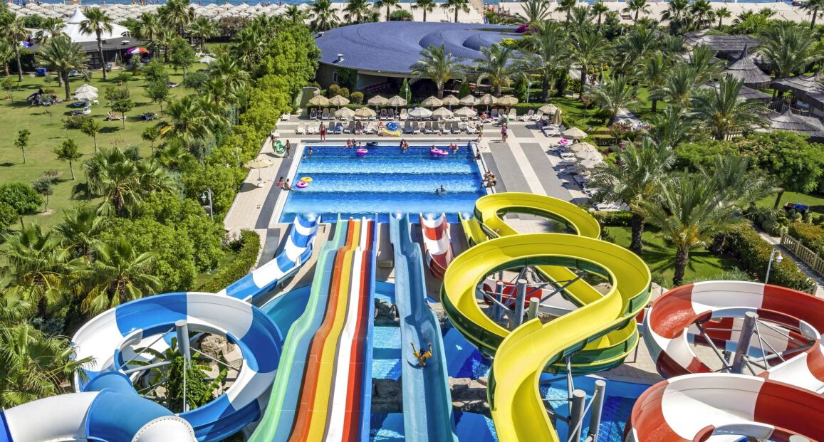 Hotel Royal Holiday Palace v Turecku s moderním ubytováním a bohatou nabídkou služeb.