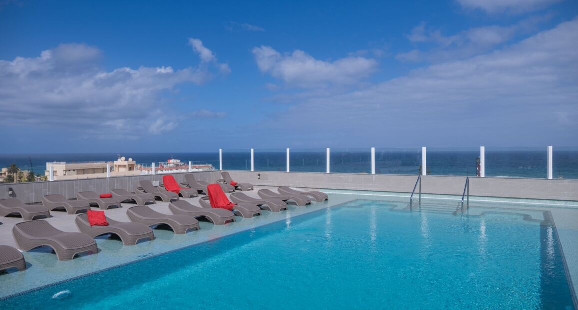 Hotel AF Valle Orotava s výhledem na oceán v Puerto de la Cruz.