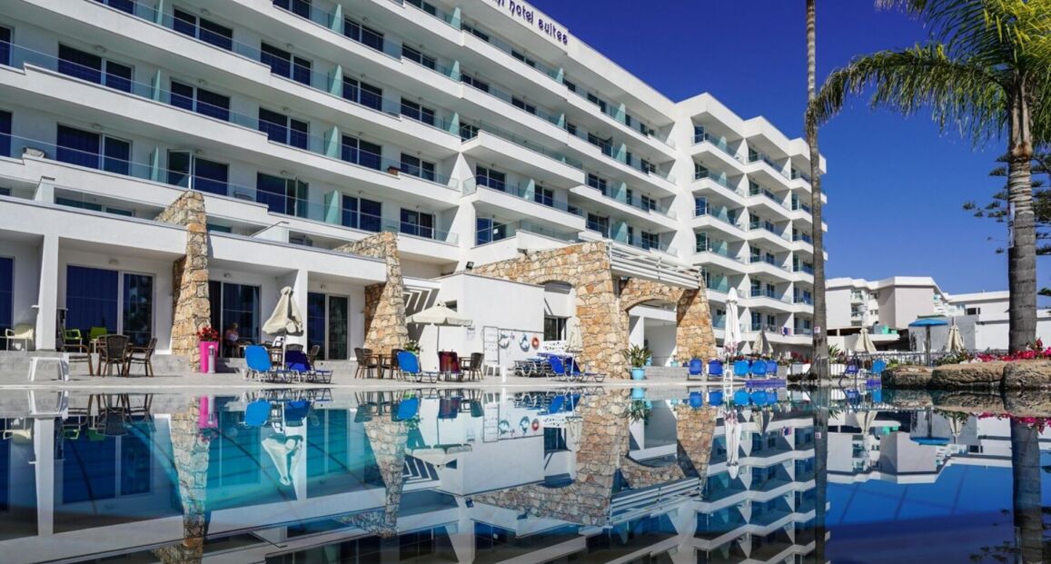 Melini Hotel Suites s bazénem a výhledem na moře