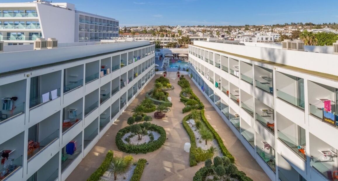 Nicholas Color Hotel