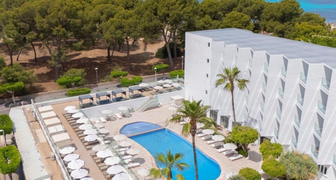 HM Isabela – Adults Only