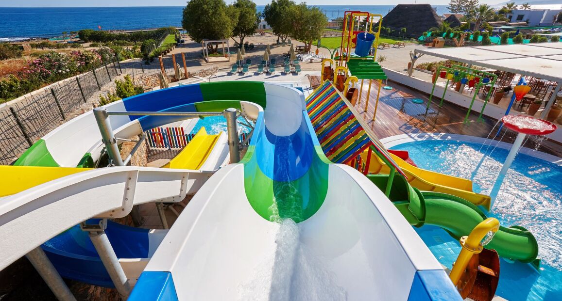 Arminda Hotel & Spa s bazény a blízkostí pláže na Krétě.