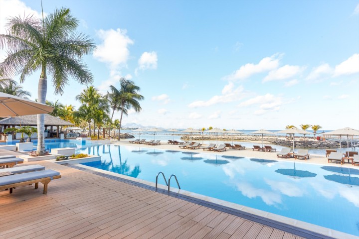 intercontinental main pool 01 1 180