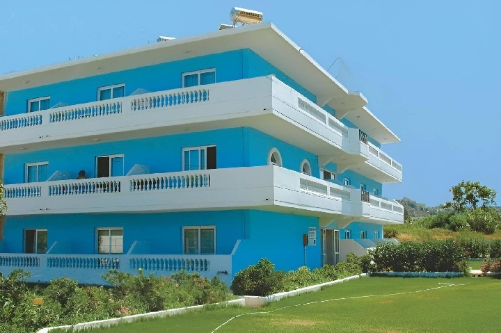 Paradise Studios & Apts