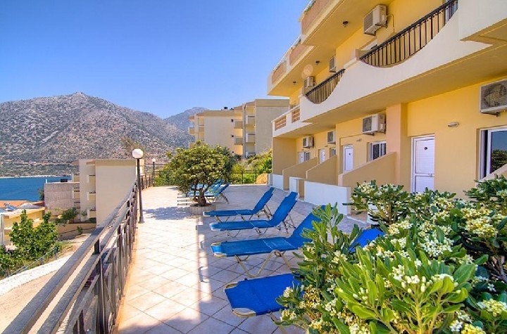 Hotel Athina v Bali na Krétě, blízko pláže a přístavu.