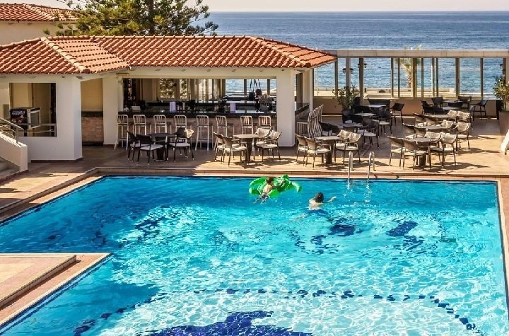 Castello Village Resort v malebné vesničce Sissi s výhledem na moře