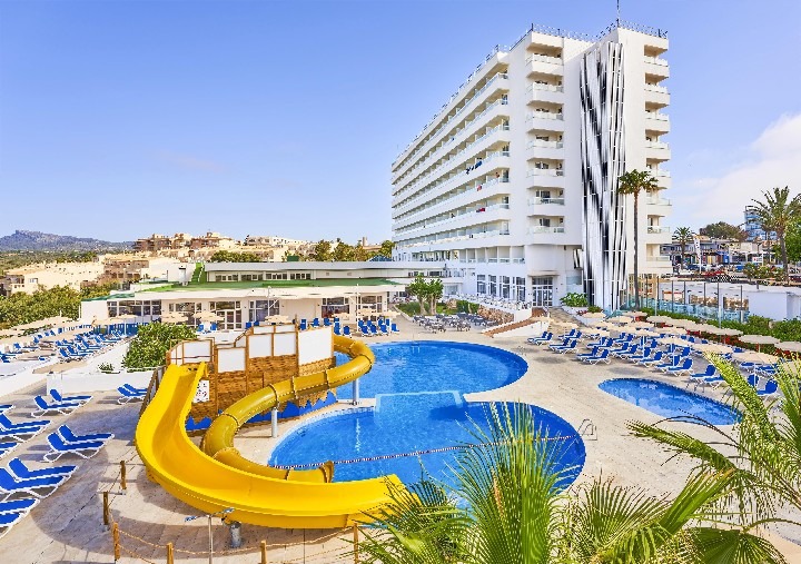 Hotel Globales Samoa u pláže v letovisku Calas de Mallorca