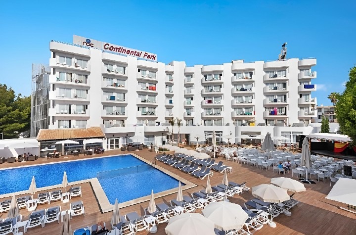 Hotel AluaSun Continental Park blízko pláže v Playa de Muro