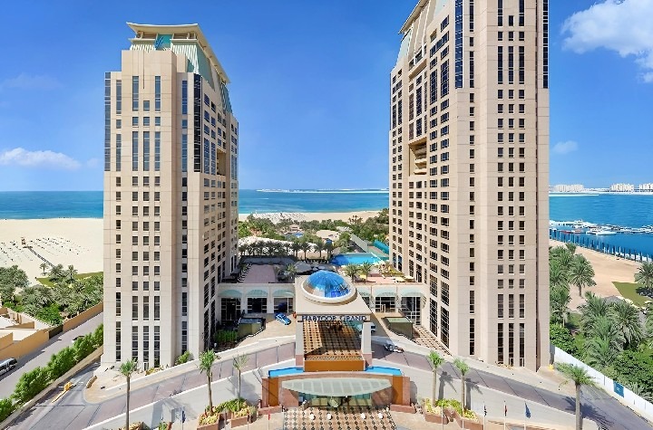 Hotel Al Habtoor Grand Resort u soukromé pláže v Dubaji.