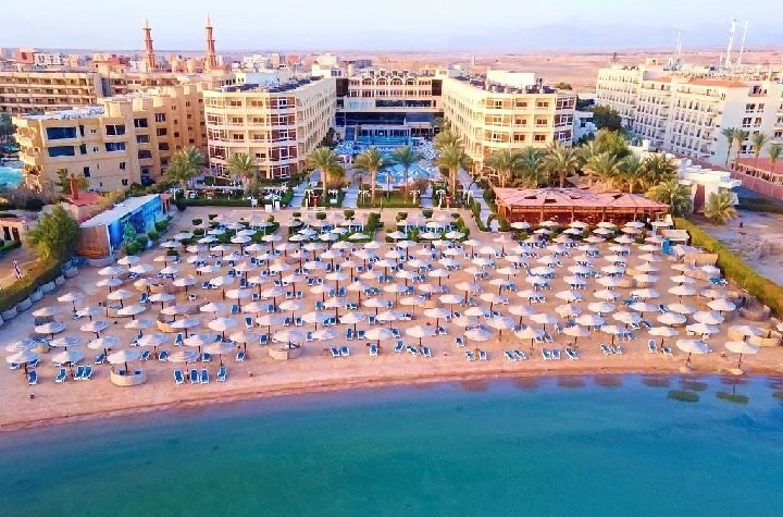 AMC Royal Hotel & Spa přímo u písečné pláže v Hurghadě.