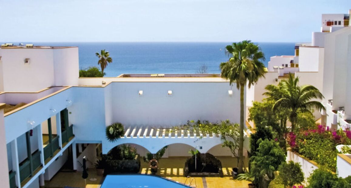 Aparthotel Esquinzo y Monte del Mar