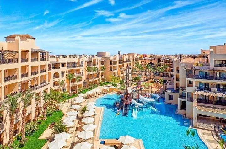 Hotel Steigenberger Aqua Magic s aquaparkem a blízko pláže