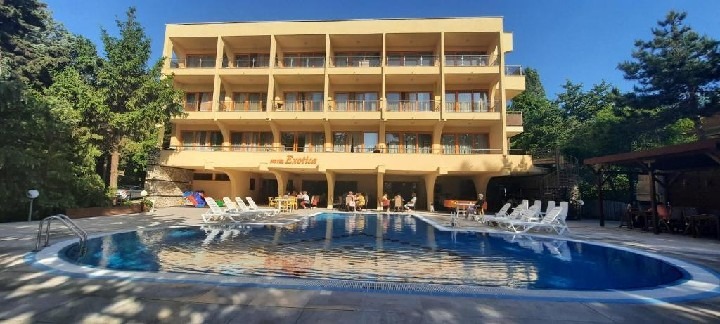 Rodinný hotel v Bulharsku obklopený zelení