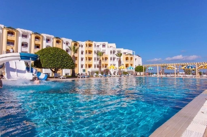 Thapsus Beach Resort na pláži v Tunisku