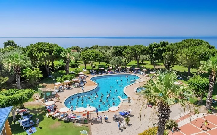 Hotel MCLUB ALICUDI v parku Sciaccamare na Sicílii