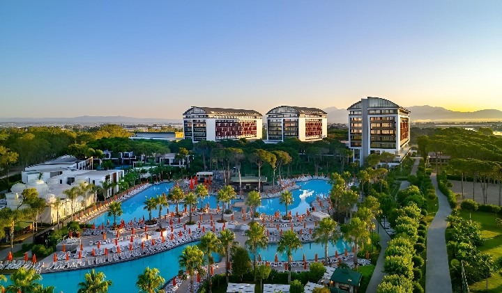 Hotel Trendy Lara s bazény a přístupem na pláž