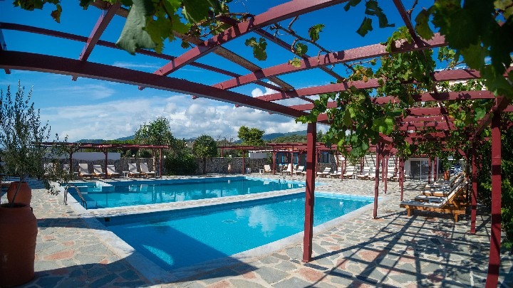 Hotel Poseidon Beach u soukromé pláže v letovisku Kastrosykia