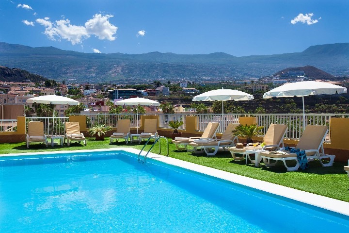 Hotel GF Noelia v Puerto de la Cruz na Tenerife s výhledem na moře.