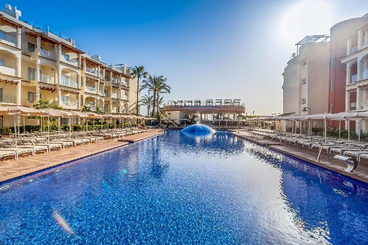 Hotel Zafiro Bahía u pláže Playa de Muro na Mallorce