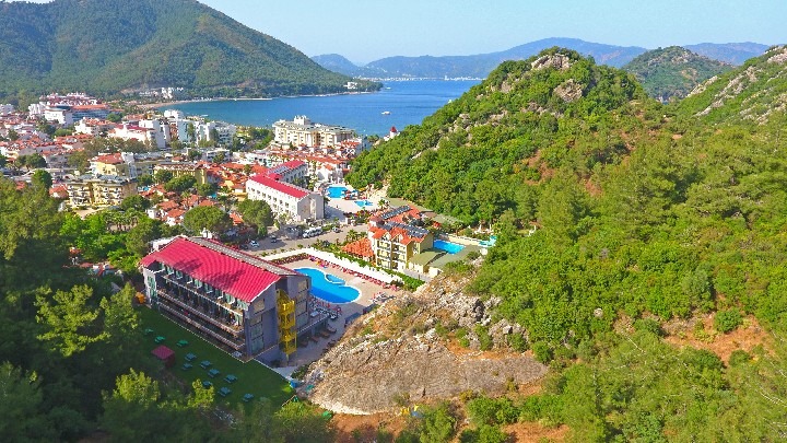 Hotel Mirage World s bazény a blízko pláže v İçmeleru.