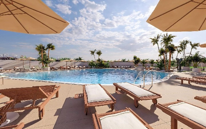 Hotel AluaSoul Costa Adeje na promenádě v letovisku Costa Adeje