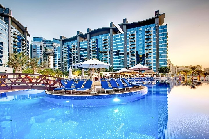Hotel Dukes The Palm na Palm Jumeirah s výhledem na Perský záliv.