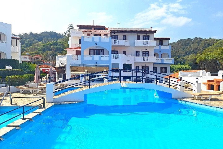 Hotel Anema v Karlovassi s venkovním bazénem a blízkostí pláže