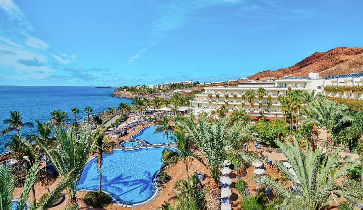 Hotel Hipotels Natura Palace na pobřežní promenádě v Playa Blanca