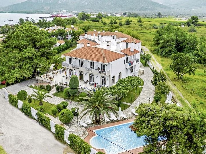 Hotel Artemis v Řecku poblíž pláže a centra letoviska Skala Prinos.