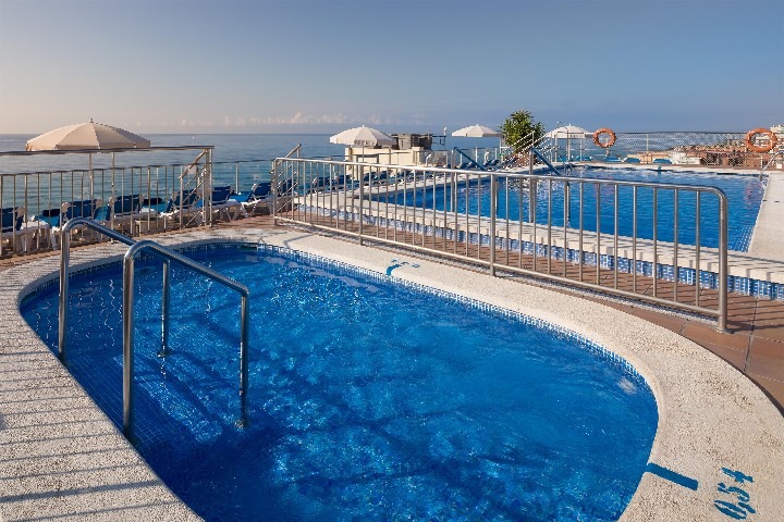 Hotel H TOP Pineda Palace přímo u pláže v letovisku Pineda de Mar.