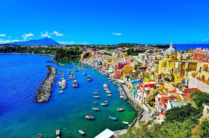 Poznávací zájezd na ostrovy Ischia, Capri a Procida s turistickými výlety.