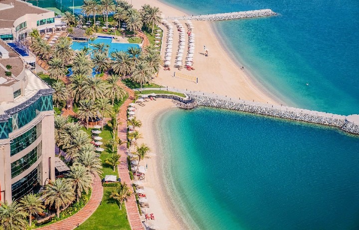 Beach Rotana Hotel u pláže v Abu Dhabi