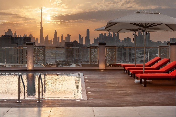 Hotel Doubletree by Hilton Dubai Al Jadaf s moderním ubytováním a bazénem