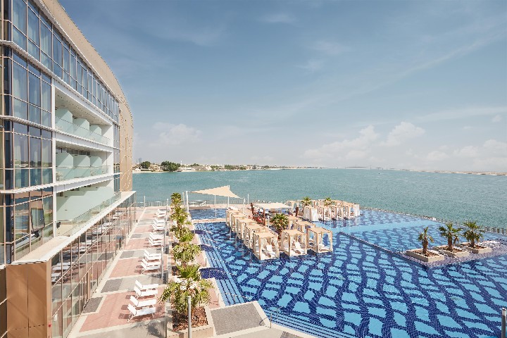 Royal M Hotel by Gewan v Abu Dhabi s výhledem na moře
