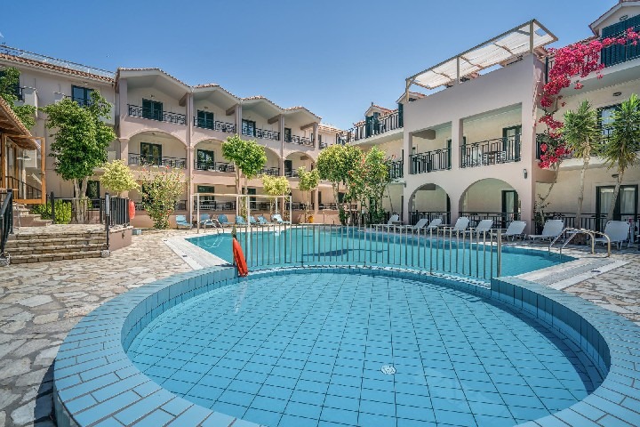 Arion Resort na ostrově Zakynthos s krásnou zelení a blízko pláže