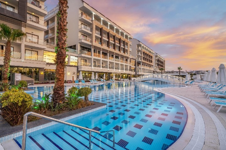 DIAMOND DELUXE HOTEL