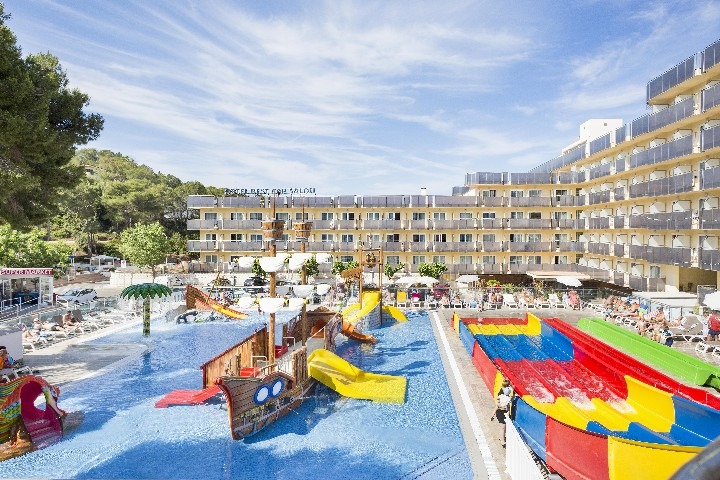 Hotel Best Cap Salou u pláže s aquaparkem pro rodiny s dětmi.