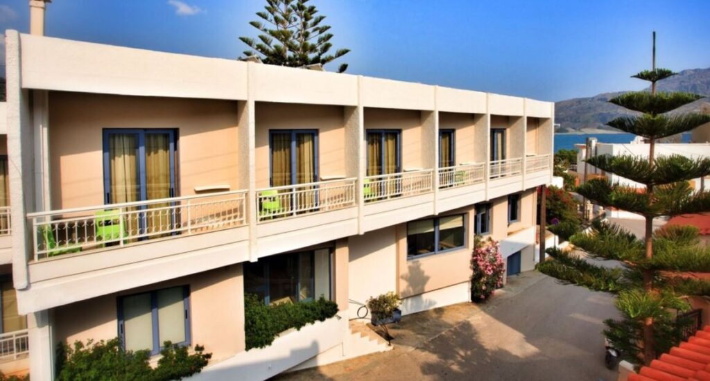 Sofia Hotel v centru Plakias s přístupem k bazénu a blízko pláže.