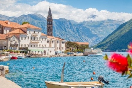 Pohled na Skadarské jezero v Černé Hoře