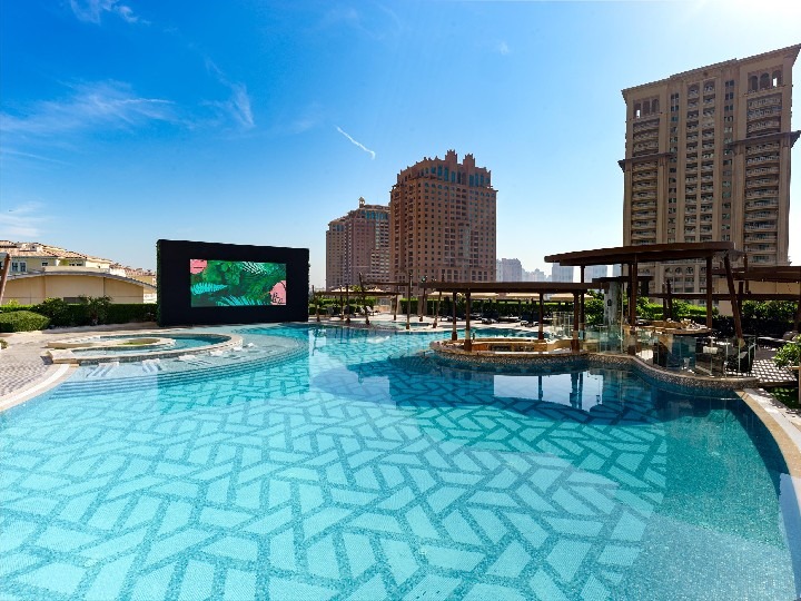 Luxusní hotel Hilton Doha The Pearl v oblasti The Pearl v Doha.