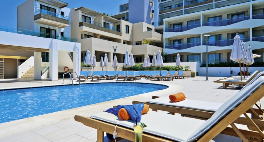 Hotel Iolida Beach u pláže v Agia Marina