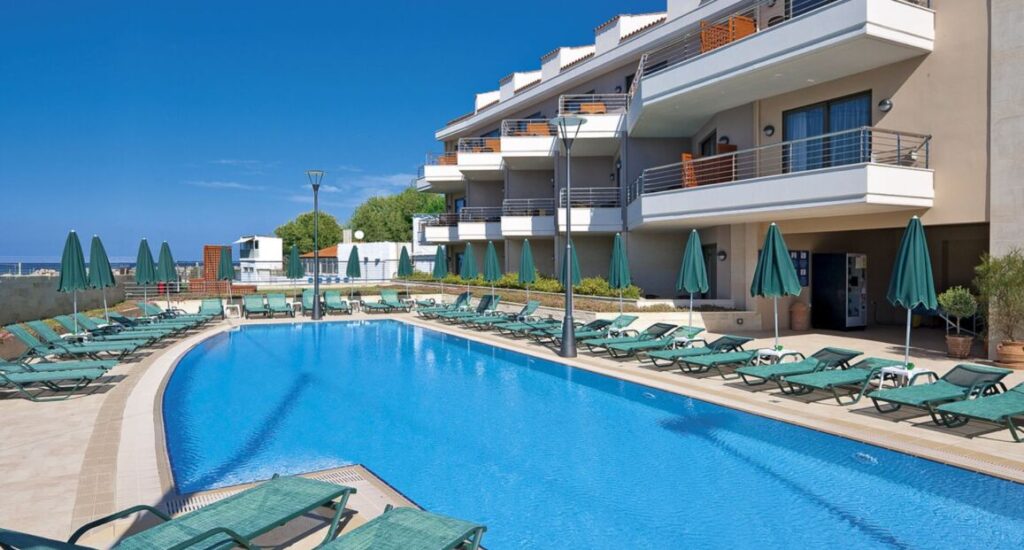 Porto Platanias Beach Resort & Spa u pláže v letovisku Platanias