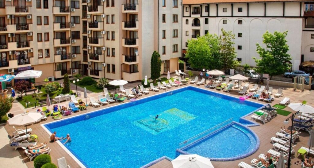 Apartmány TSB Sunny Victory v klidné části letoviska blízko pláže.