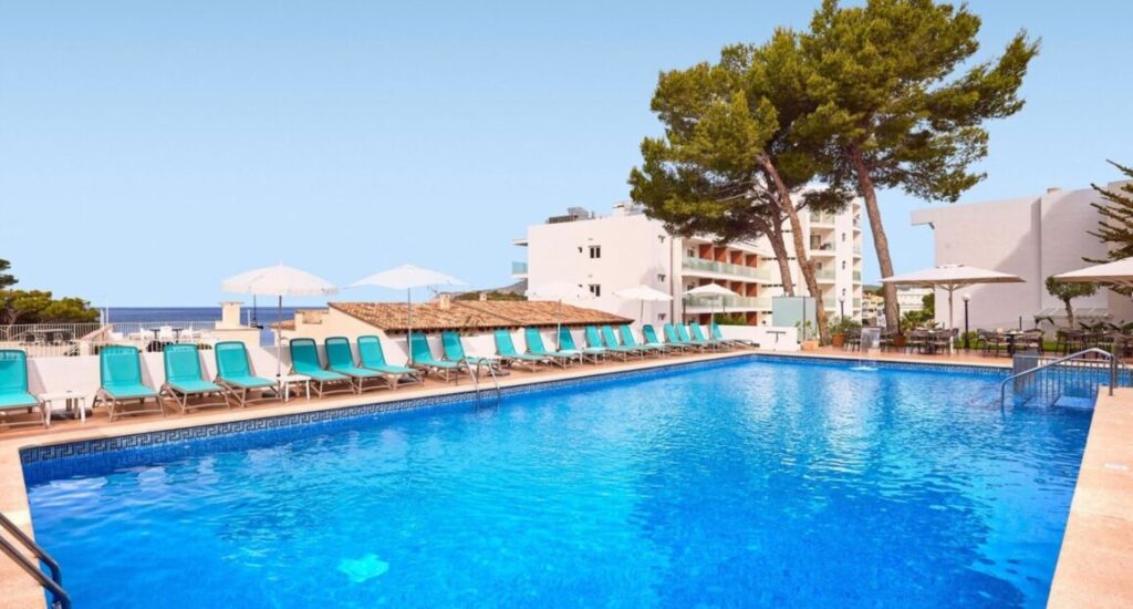 Universal Aparthotel Don Camilo u pláže v Sant Elmu