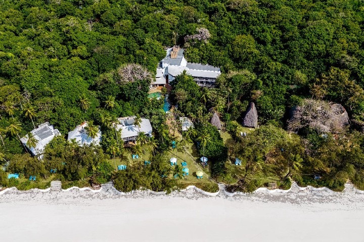 Hotel The Sands at Nomad na pláži Diani v Keni.