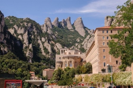 BARCELONA MONTSERRAT A GIRONA s pobytem u moře
