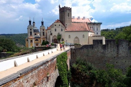 Zámek Laxenburg v Rakousku s romantickým Františkovým hradem.